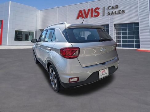 Used 2025 Hyundai Venue SEL FWD image 9