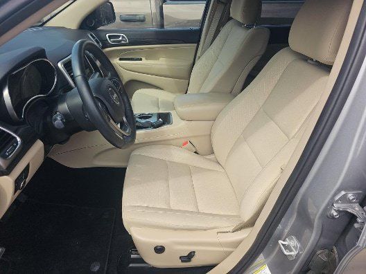 Used 2019 Jeep Grand Cherokee Laredo RWD image 10