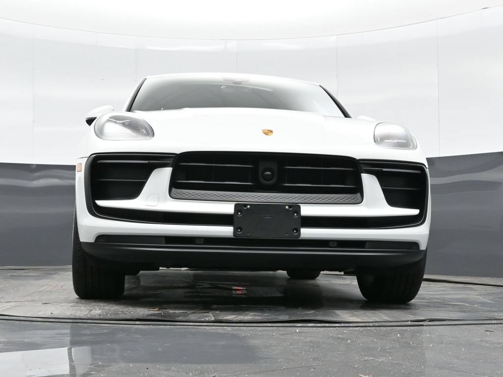 Certified 2025 Porsche Macan AWD/4WD image 41