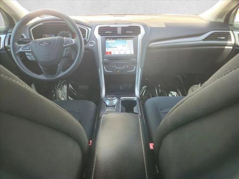 Used 2017 Ford Fusion SE w/ Fusion SE Technology Package image 17