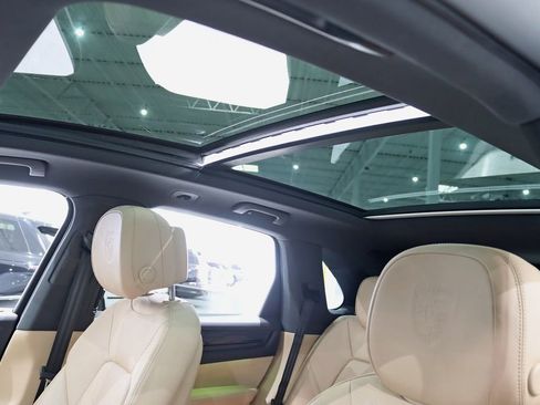 Used 2023 Porsche Cayenne AWD/4WD image 30