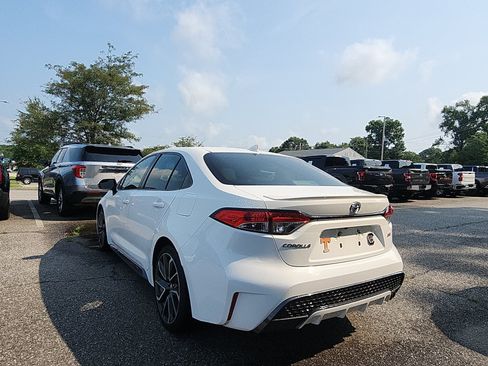 Used 2022 Toyota Corolla SE FWD image 3