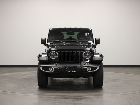 Used 2025 Jeep Wrangler Unlimited Sahara w/ Safety Group AWD/4WD image 3