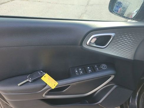 Used 2024 Kia Soul LX w/ Option Group 015 FWD image 13