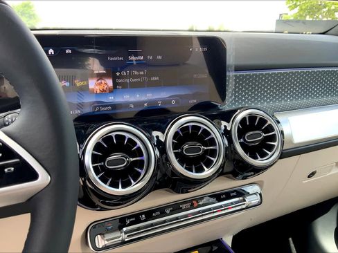 Used 2025 Mercedes-Benz GLB 250 image 13