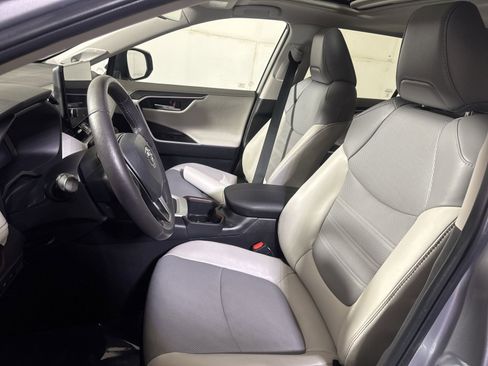 Used 2023 Toyota RAV4 Limited image 13