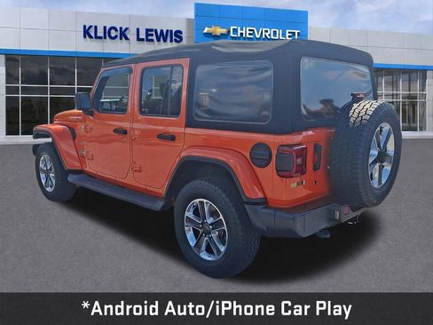 Used 2018 Jeep Wrangler Unlimited Sahara AWD/4WD image 5