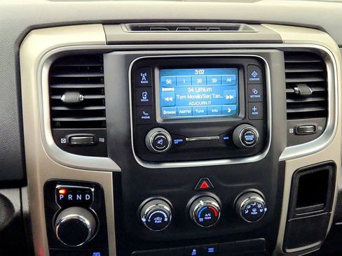 Used 2019 RAM 1500 Classic SLT AWD/4WD image 18