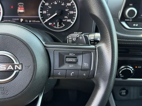 Used 2024 Nissan Rogue S FWD image 18