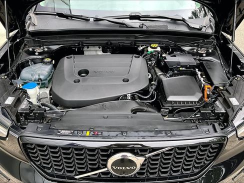 Used 2024 Volvo XC40 B5 Plus w/ Protection Package Premier AWD/4WD image 29