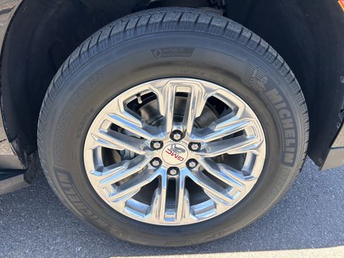 Certified 2021 GMC Yukon XL SLT w/ SLT Luxury Package AWD/4WD image 9