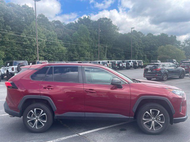 Used 2022 Toyota RAV4 LE FWD image 4