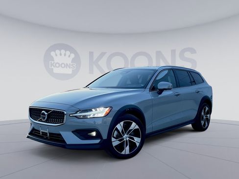 Certified 2024 Volvo V60 B5 Cross Country Plus image 1