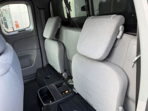 Used 2012 Toyota Tacoma 4x4 Access Cab V6 w/ SR5 Pkg image 16