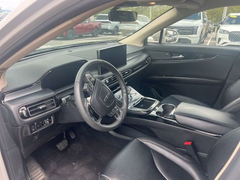 Used 2023 Lincoln Nautilus Standard image 5