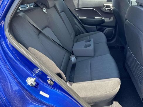 Used 2023 Hyundai Venue SE FWD image 9