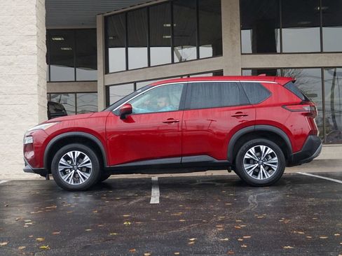 Used 2023 Nissan Rogue SV image 9