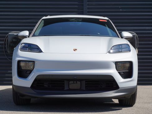 New 2026 Porsche Macan 4 Electric AWD/4WD image 12