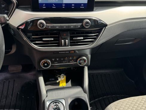 Used 2020 Ford Escape SE image 32