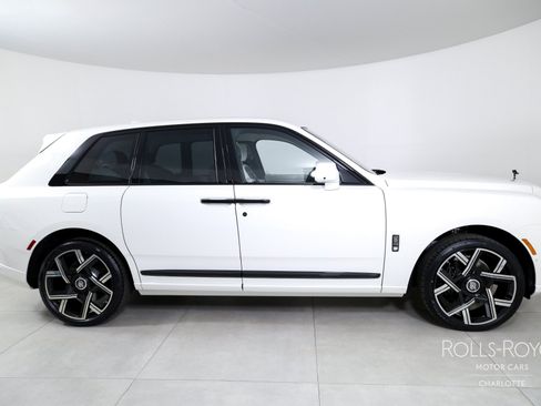 New 2026 Rolls-Royce Cullinan Black Badge AWD/4WD image 10