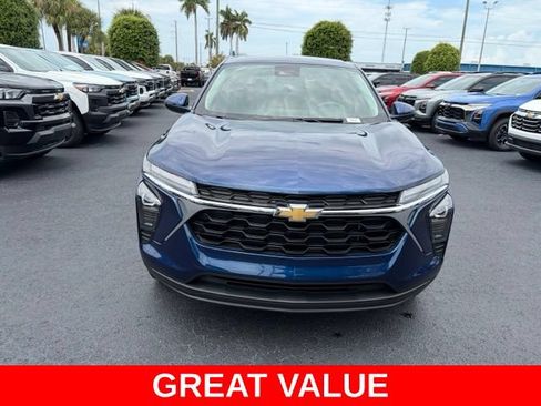 Used 2024 Chevrolet Trax LS w/ LS Convenience Package FWD image 2