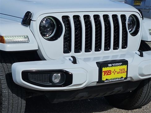 Used 2023 Jeep Gladiator Overland image 7