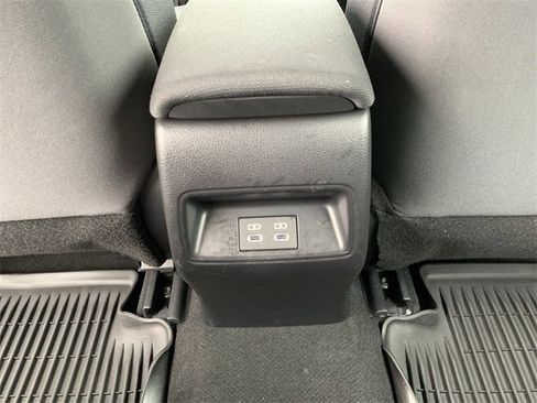 Used 2025 Toyota Corolla LE image 31