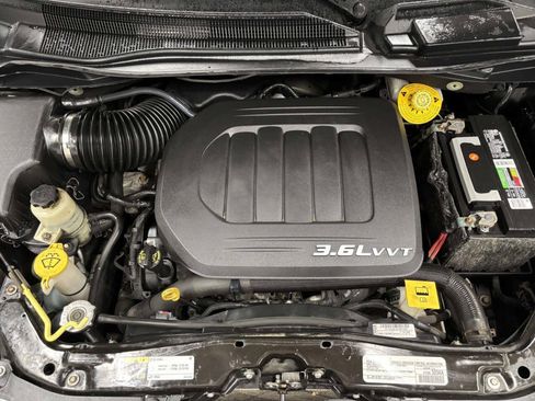 Used 2016 Dodge Grand Caravan American Value Package FWD image 11
