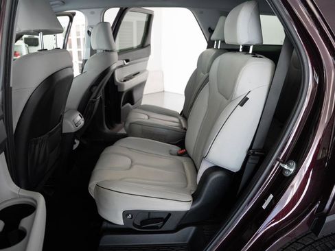 Used 2024 Hyundai Palisade SEL FWD image 17