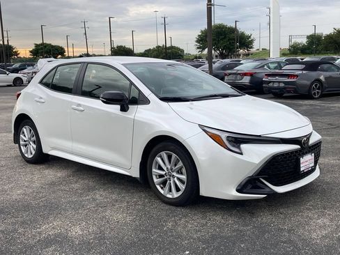Certified 2026 Toyota Corolla SE FWD image 3