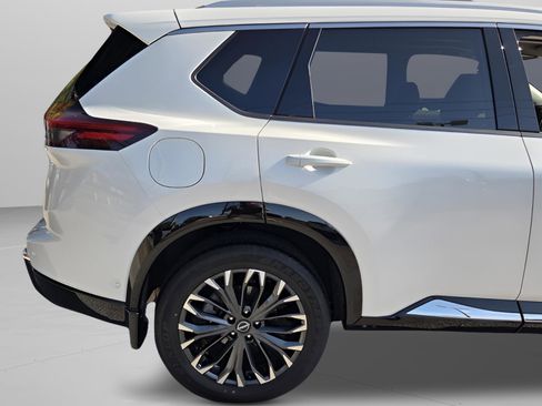 Certified 2024 Nissan Rogue Platinum image 7