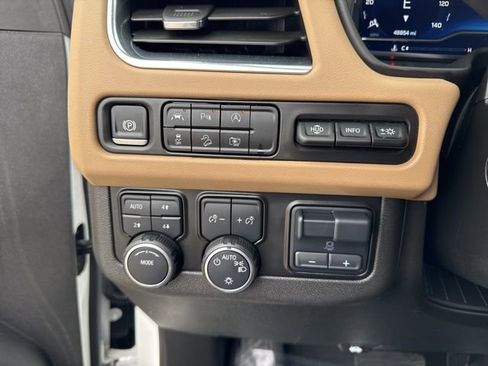 Used 2024 Chevrolet Suburban Premier w/ Premium Package AWD/4WD image 19