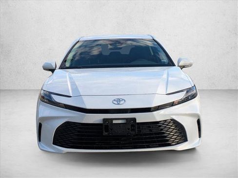 Used 2025 Toyota Camry LE image 5