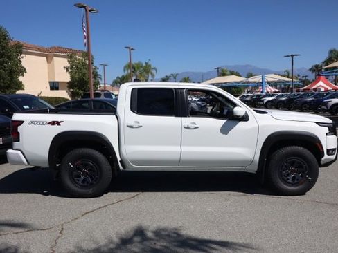 New 2026 Nissan Frontier PRO-4X w/ Pro-4x Convenience Package image 3