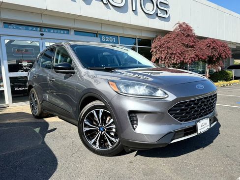 Used 2021 Ford Escape SE w/ SE Sport Appearance Package FWD image 1
