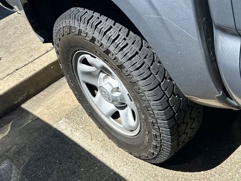 Used 2020 Toyota Tacoma SR5 RWD image 13