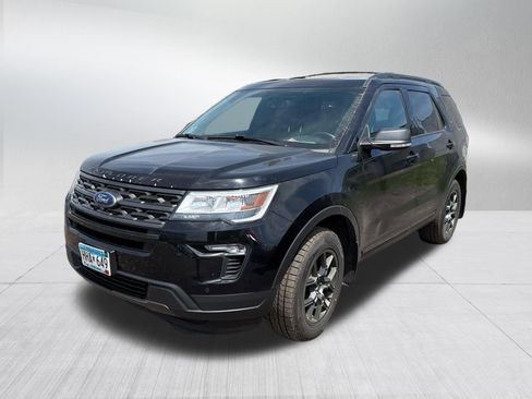 Used 2018 Ford Explorer XLT w/ XLT Appearance Package AWD/4WD image 2