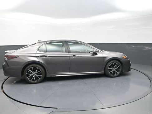 Used 2024 Toyota Camry SE FWD image 9