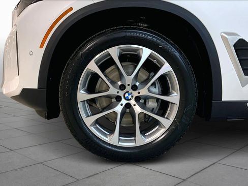 New 2026 BMW X5 xDrive40i w/ Executive Package image 11