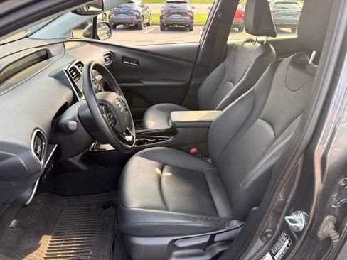 Used 2022 Toyota Prius XLE AWD/4WD image 3