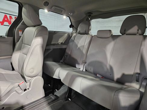 Used 2020 Toyota Sienna XLE w/ XLE Navigation Package image 35