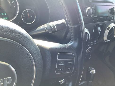 Used 2018 Jeep Wrangler Unlimited Sahara w/ Connectivity Group AWD/4WD image 24