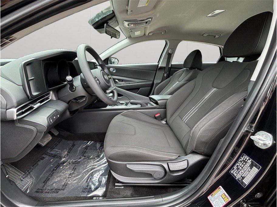 Used 2023 Hyundai Elantra SEL FWD image 2