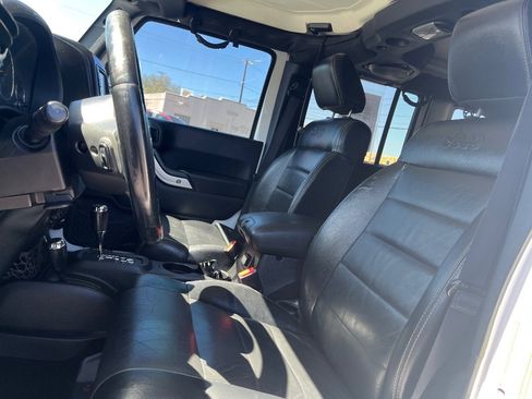 Used 2012 Jeep Wrangler Unlimited Sahara w/ Connectivity Group AWD/4WD image 24