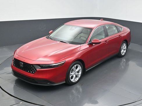 Used 2025 Honda Accord LX image 9