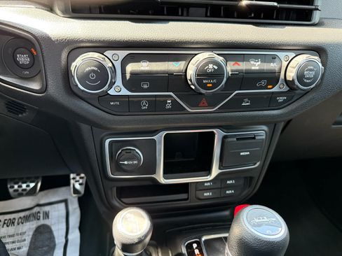 Used 2024 Jeep Gladiator Sport AWD/4WD image 20