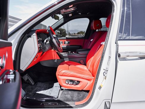 Used 2024 Rolls-Royce Cullinan Black Badge w/ Dark Exterior Package image 34