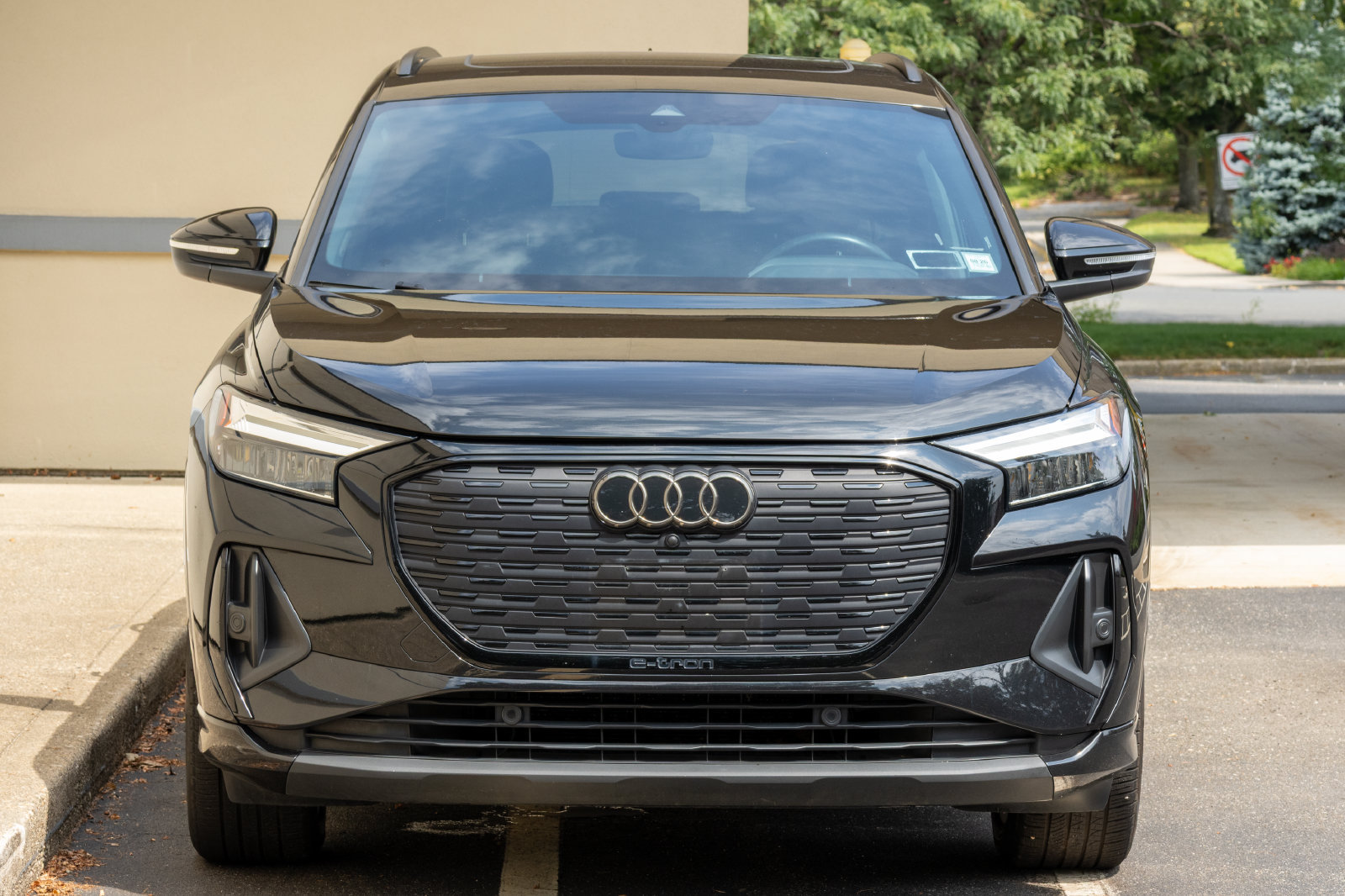 Used 2023 Audi Q4 e-tron Premium Plus w/ Premium Plus AWD/4WD image 2