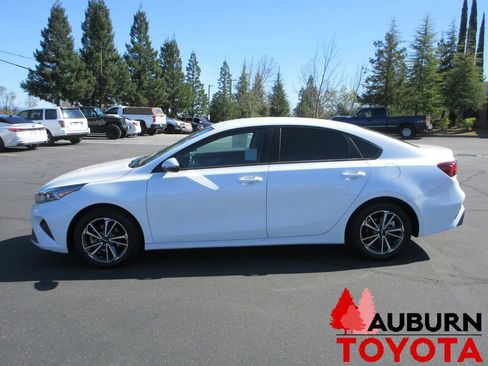 Used 2022 Kia Forte LXS w/ LXS Technology Package image 6