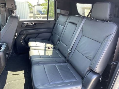 Used 2025 Chevrolet Suburban Z71 AWD/4WD image 22